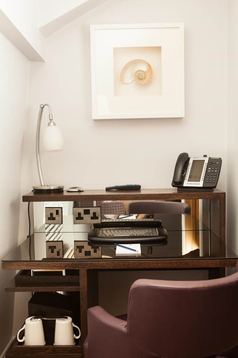 Hotel Indigo London Paddington Standard Double Room Desk