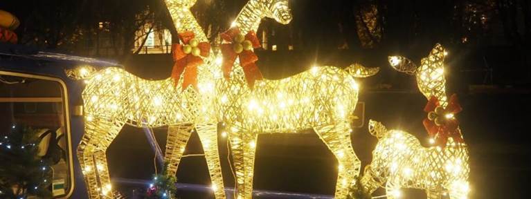 Tuck into a floating feast aboard the Electric Sledge