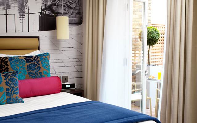 Superior Queen With Patio