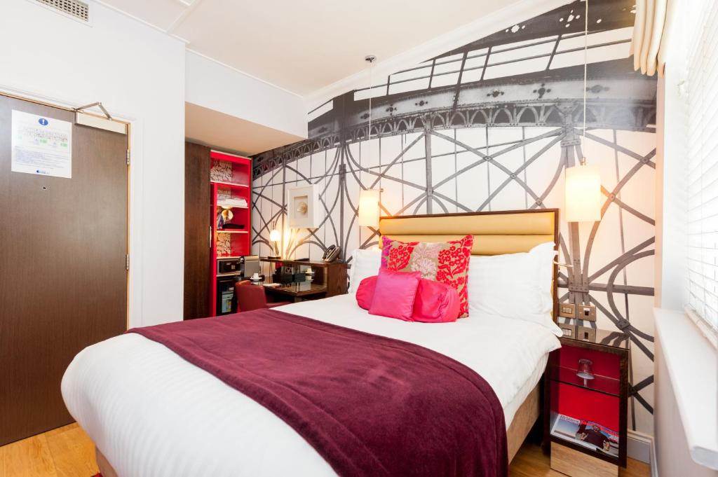 STANDARD COMPACT DOUBLE ROOM IN PADDINGTON standard-compact-double.jpg