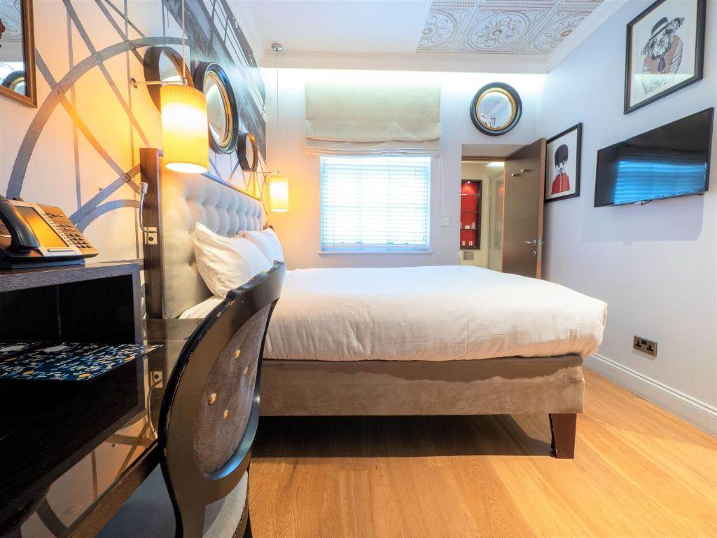 STANDARD QUEEN ROOM IN PADDINGTON standard-queen-bedroom-view.jpg