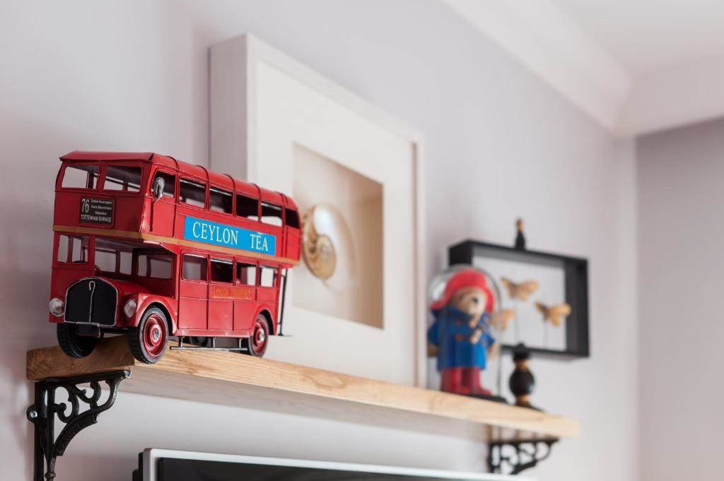 STANDARD QUEEN ROOM IN PADDINGTON standard-queen-room-decoration.jpg