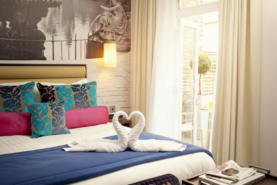 SUPERIOR QUEEN ROOM WITH PATIO IN PADDINGTON indigo-london-paddington-superior-queen-with-patio-bed.jpg