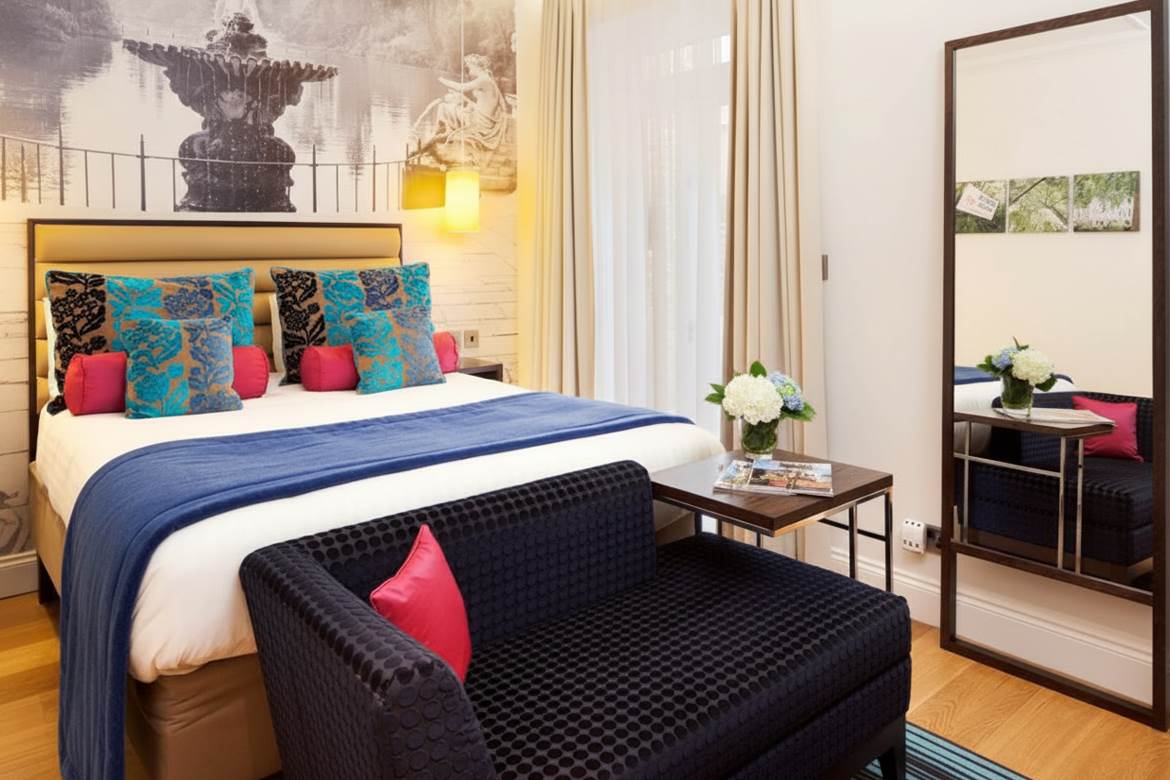 SUPERIOR QUEEN ROOM WITH PATIO IN PADDINGTON indigo-london-paddington-superior-queenbed-with-patio.jpg