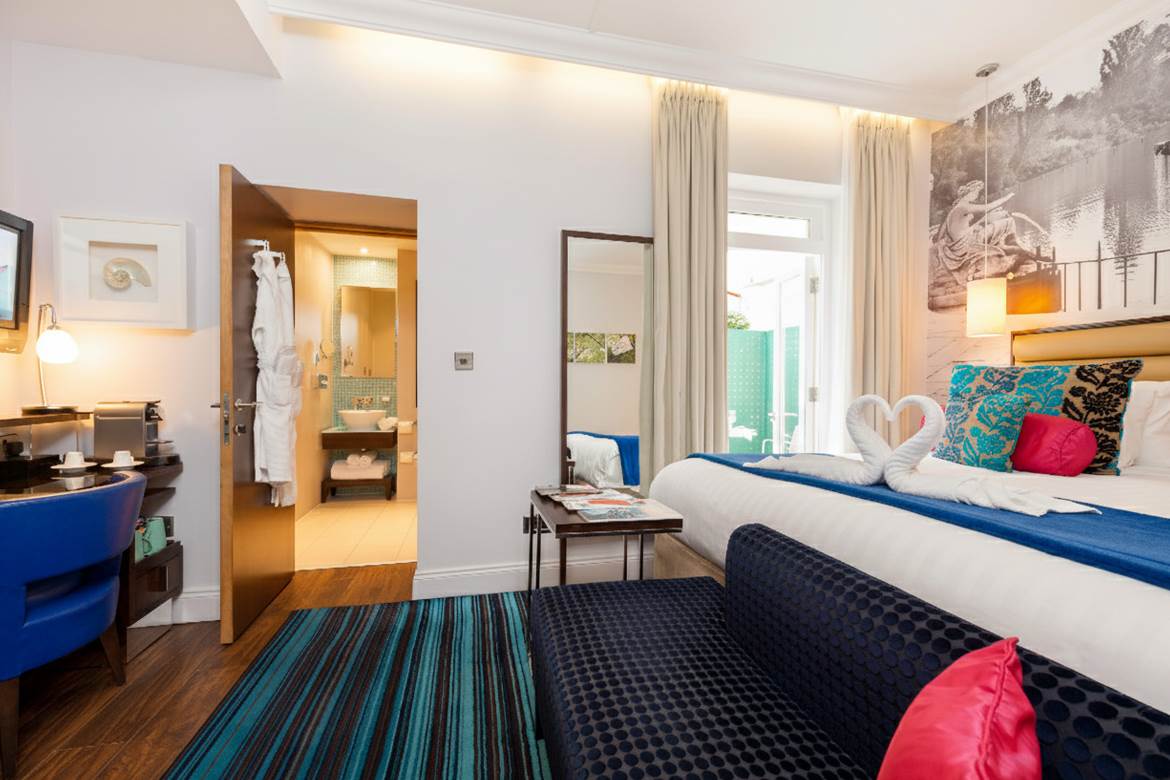 SUPERIOR QUEEN ROOM WITH PATIO IN PADDINGTON