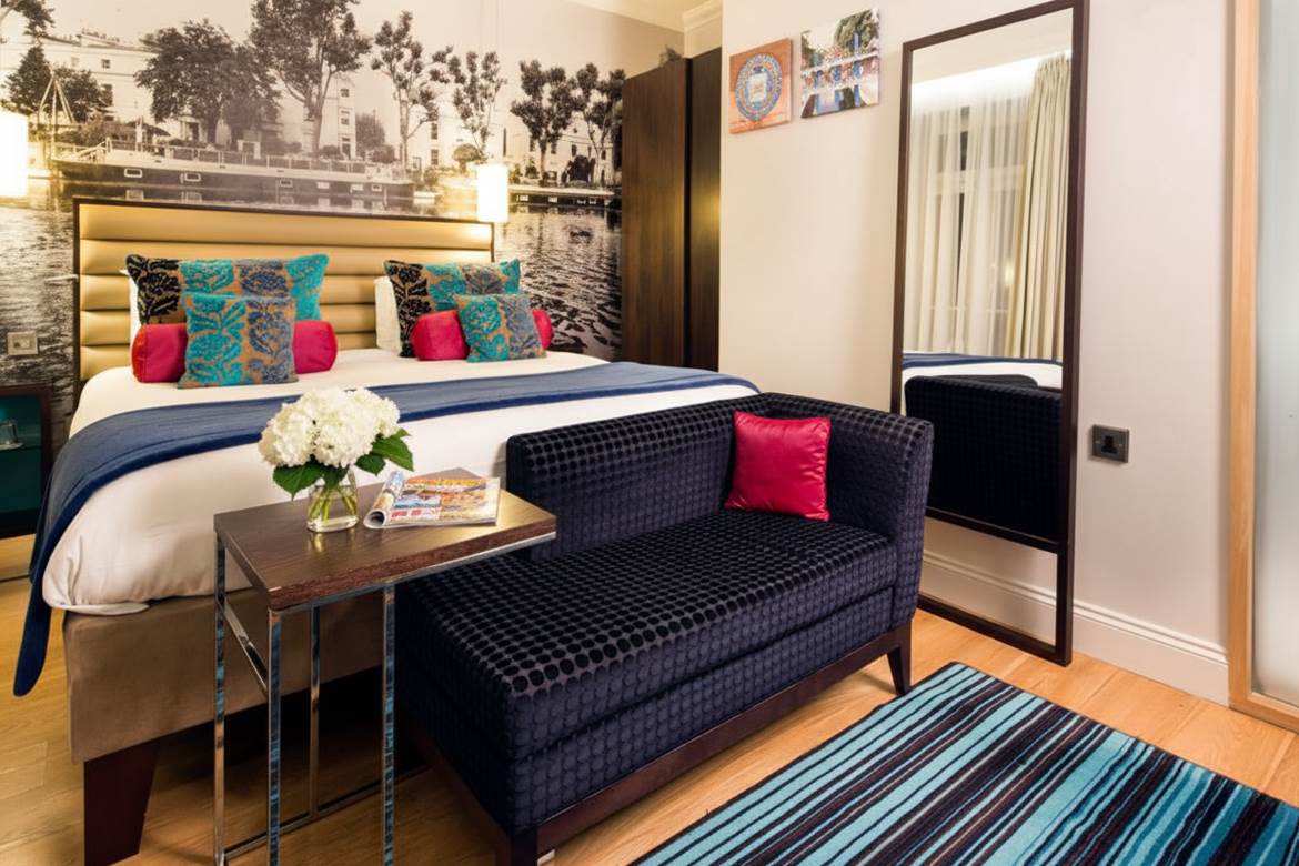 SUPERIOR QUEEN ROOM WITH PATIO IN PADDINGTON indigo-paddington-superior-queen-with-patio-bed.jpg