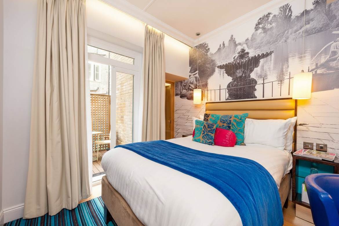 SUPERIOR QUEEN ROOM WITH PATIO IN PADDINGTON indigo-london-paddington-superior-queen-with-patio-3.jpg